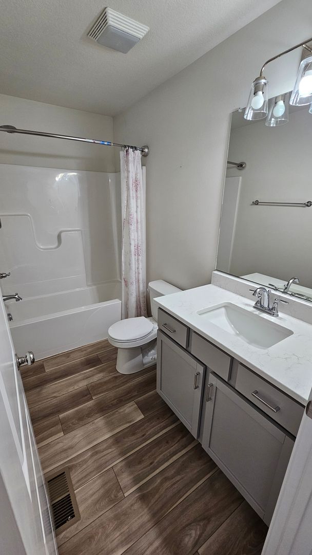 Building Photo - Stunning 4-Bedroom Home in Beautiful Waukee Neighborhood!