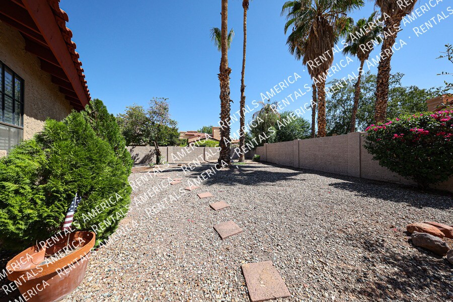 Building Photo - 636 N Cathy Ct