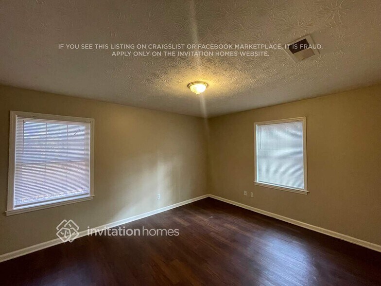 Building Photo - 1234 Woodland Ct SE