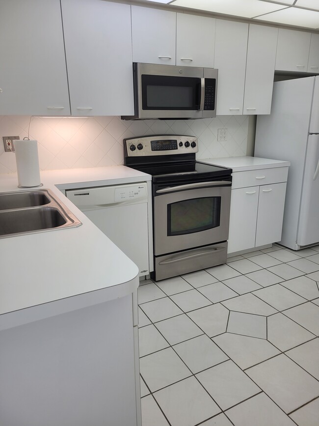 Building Photo - 1829 Towhee Ln