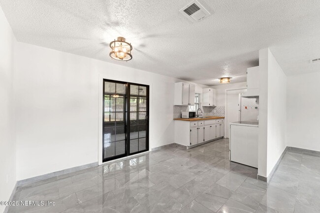 Building Photo - 4212 Pointe Haven Dr N