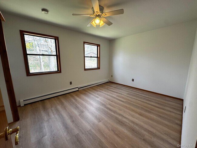 Building Photo - 2581 Roanoke Ave