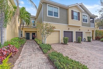 Building Photo - Gorgeous Light & Bright 3 Bedroom 2.5 Bath...