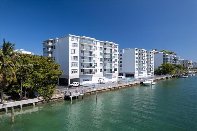 Building Photo - 10000 W Bay Harbor Dr