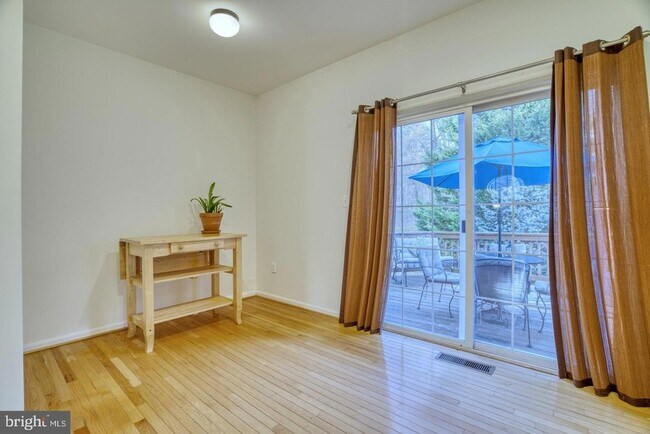 Building Photo - 3563 Sherbrooke Cir