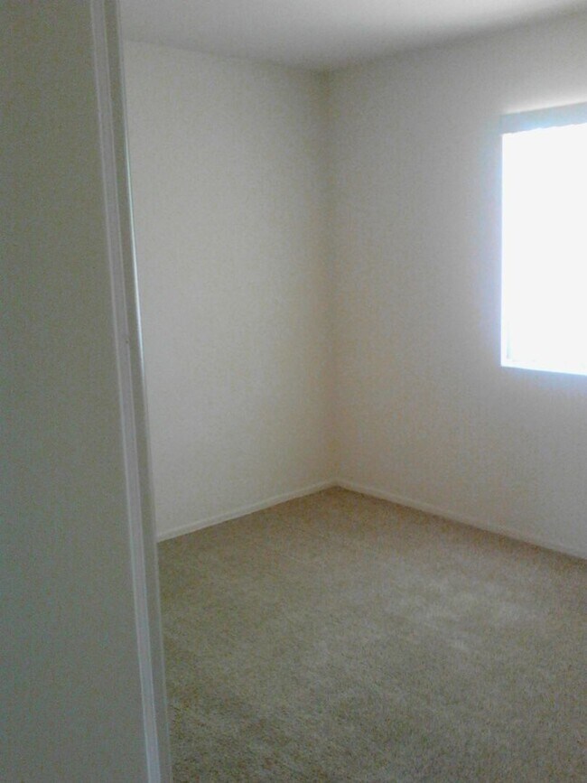 Building Photo - UNFURNISHED AGE RESTRICTED HOUSE  INCLUDES BONUS ROOM