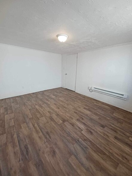 Building Photo - 304 Plum St