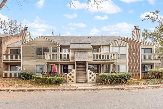 Building Photo - BEAUTIFULLY UPDATED!