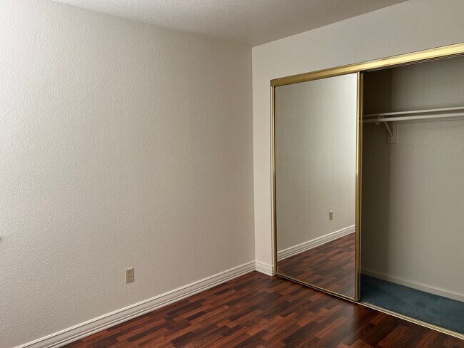 Building Photo - LOVELY 4 BEDROOM HOME IN LAGUNA CREEK!