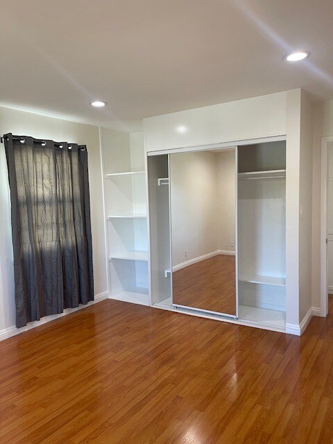 Building Photo - 530 N Van Ness Ave