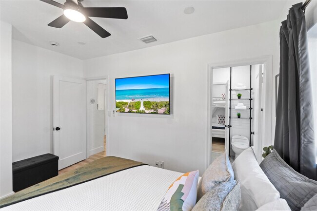 Building Photo - 719 NE 36th St