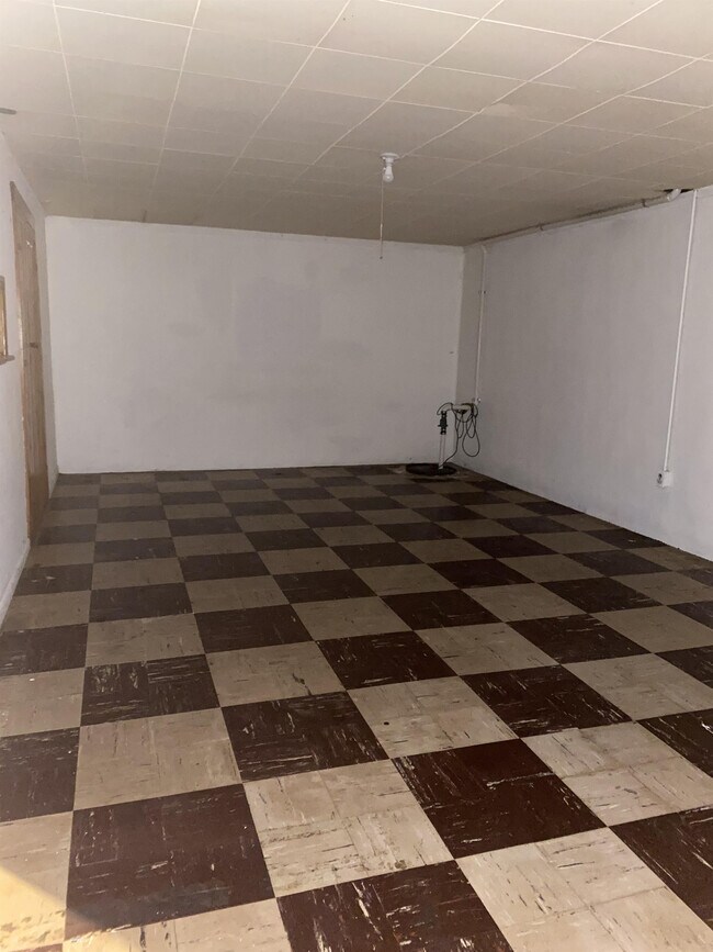 Building Photo - 1428 30th St NE