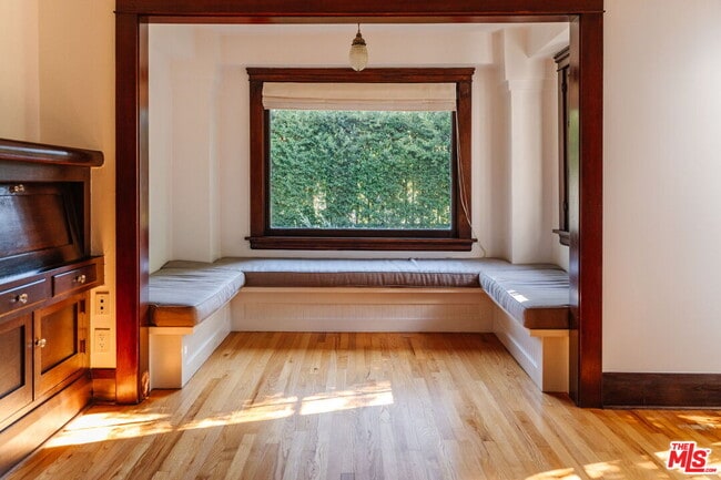 Building Photo - 2027 Canyon Dr