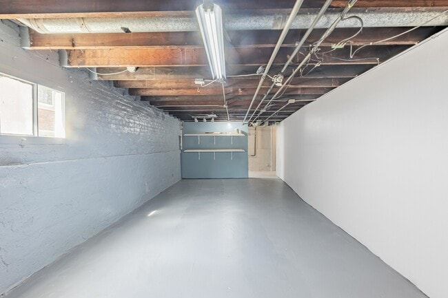 Building Photo - 6141 S Kilbourn Ave
