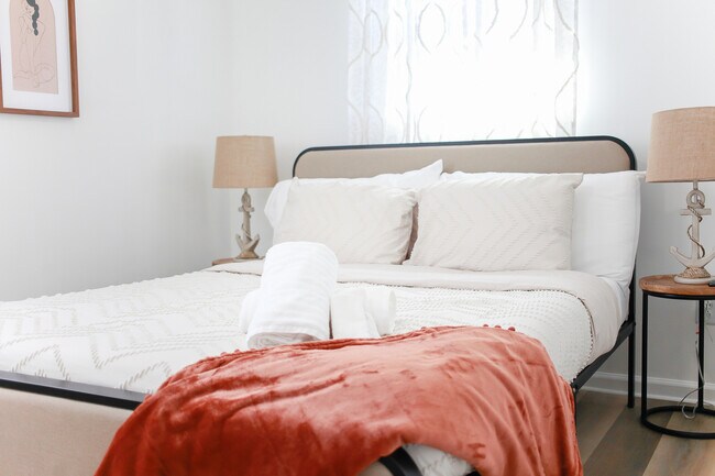 Building Photo - 9512 18th Bay St