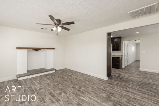 Building Photo - Updated 4 Bedroom 2 Bathroom Home in Washi...