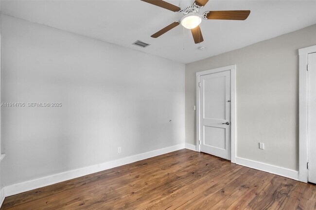 Building Photo - 314 NE 26th Terrace