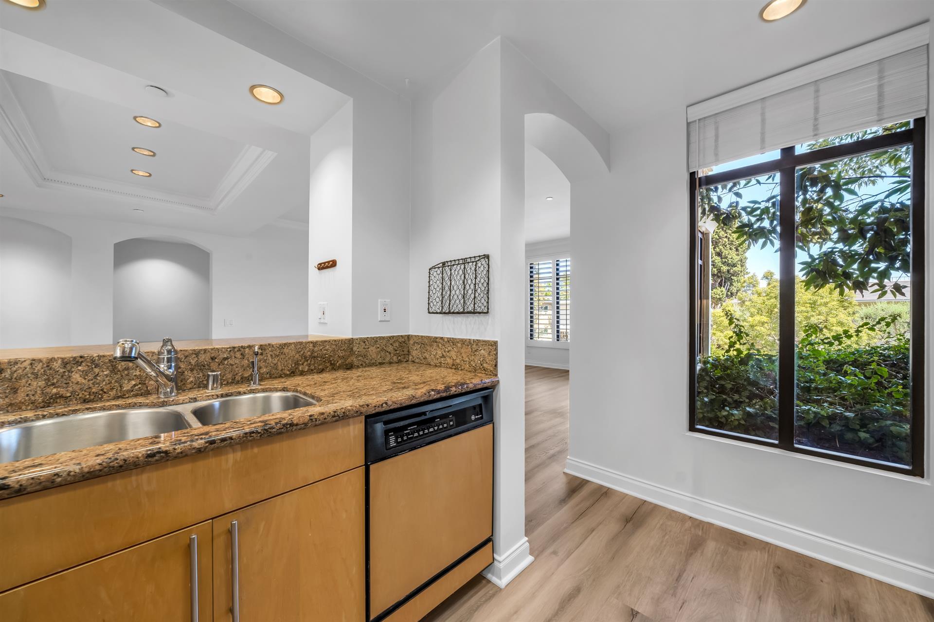 Building Photo - 11847 Gorham Ave