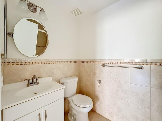Building Photo - 6968 SW 39th St