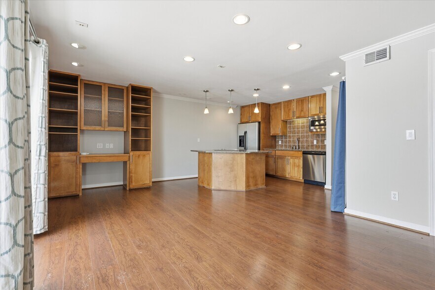 Building Photo - 5000 Baltimore Ave