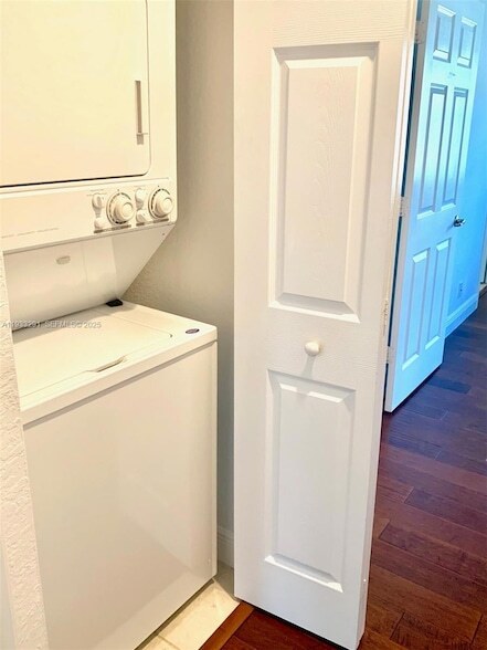 Building Photo - 218 SW 6th Pl