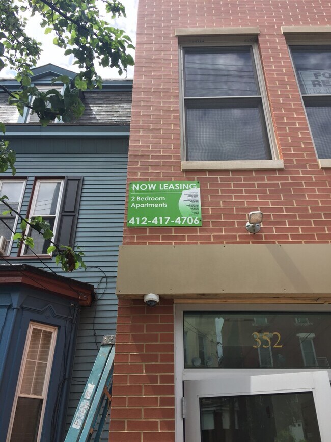 Building Photo - 352 Atwood St