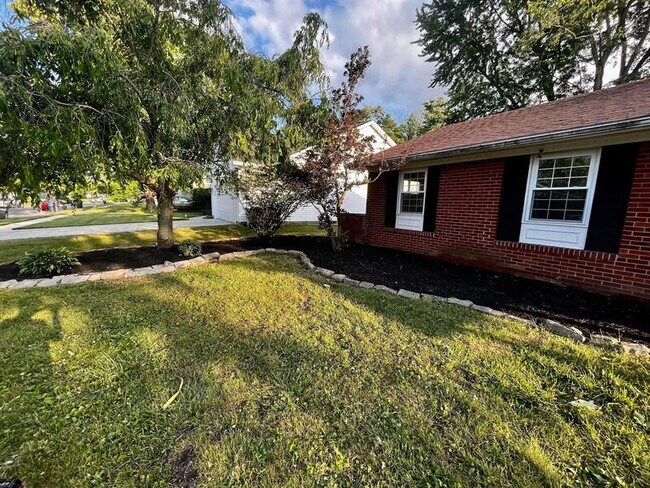 Building Photo - 5125 Bigelow Dr