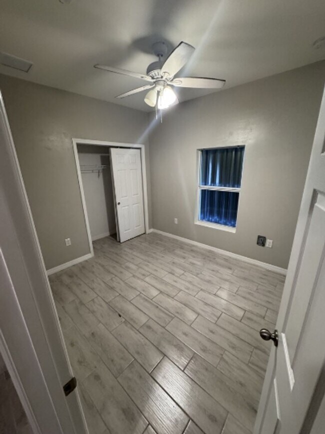 Building Photo - 402 Ne-24 Pl