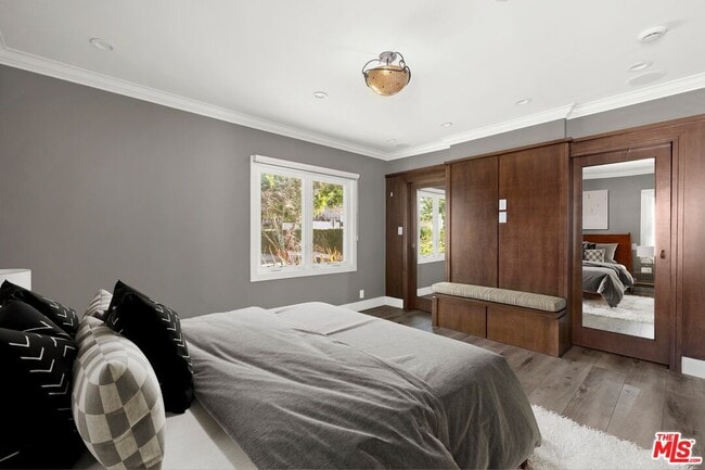 Building Photo - 2011 Stearns Dr