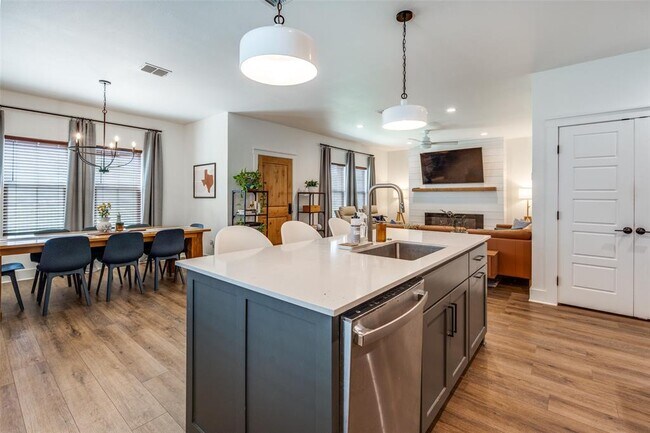 Building Photo - 418 Stagecoach Trail