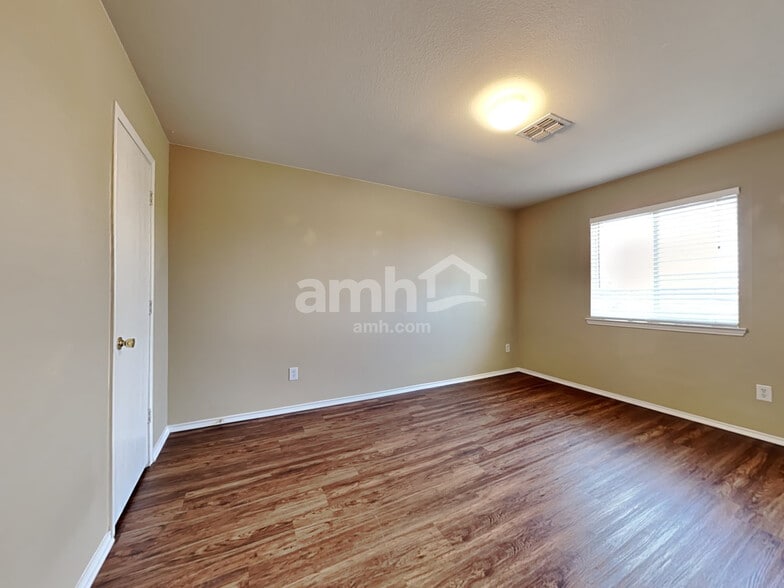 Building Photo - 1227 Wenatchee Dr