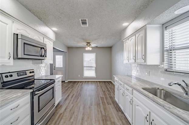 Building Photo - 2909 Lake Park Dr