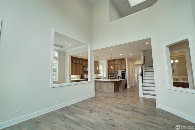 Building Photo - 5Bd/4Ba Bellevue House