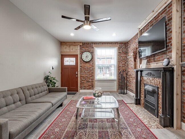 Building Photo - 3853 McRee Ave