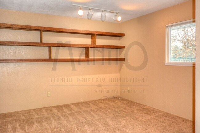 Building Photo - **COMING SOON** Spacious Wandermere Area Home