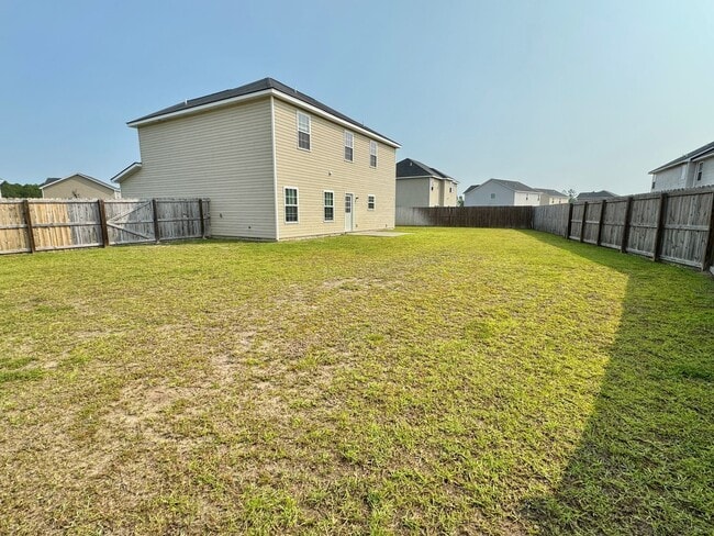 Building Photo - AVAILABLE JULY 2025
