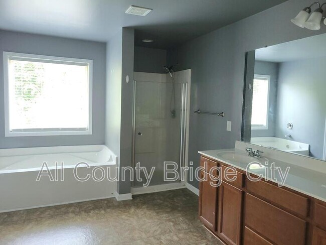 Building Photo - 5 Calgary Ct