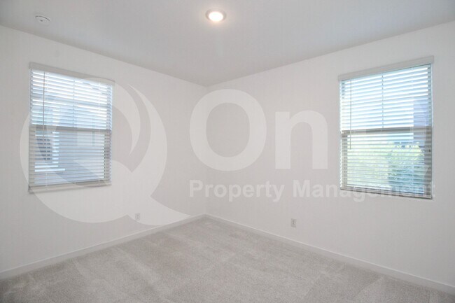 Building Photo - 670 S Jacana Ln
