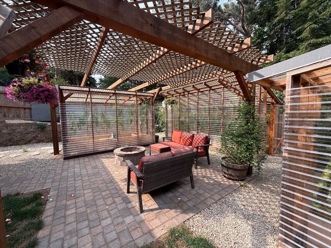 Building Photo - Furnished Modern Home for Rent – 2 Bedroom...