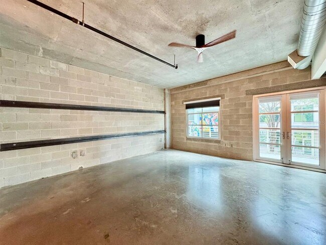Building Photo - 1212 E Whiting St