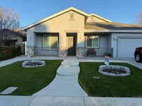 Building Photo - BEAUTIFUL 5 Bedroom ONE STORY HOME ON A LA...