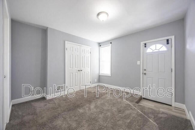 Building Photo - 10 N Ellwood Ave