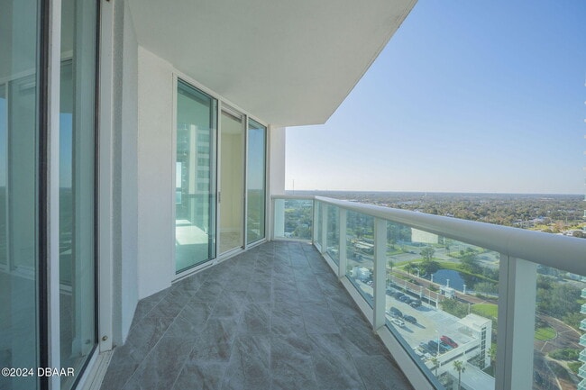 Building Photo - 231 Riverside Dr