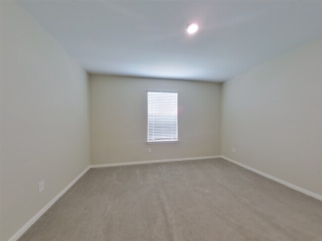 Building Photo - 100 Comanche Plains Rd