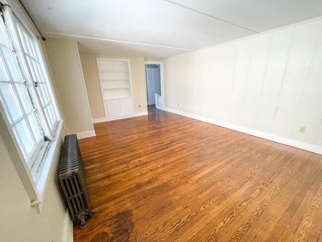 Building Photo - 705 E Seneca St