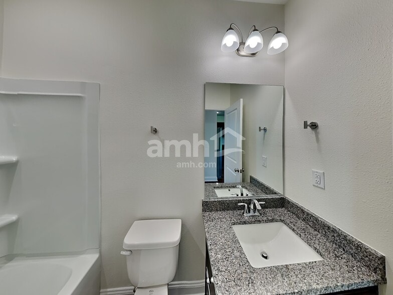 Building Photo - 329 Banyan Frst Dr