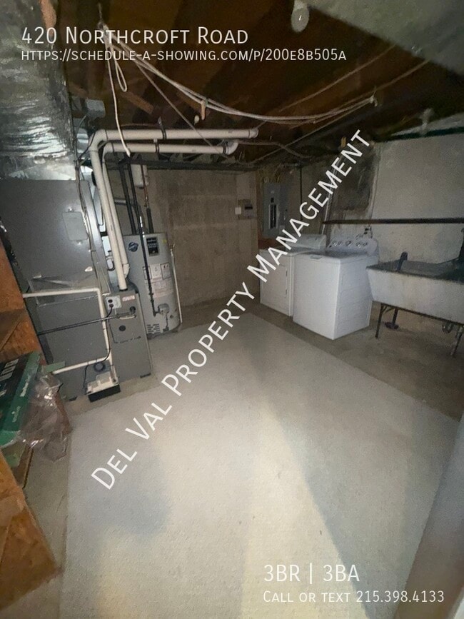 Building Photo - 420 Northcroft Rd
