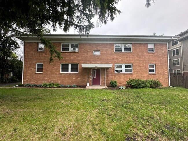 Building Photo - 2308 Parmenter St