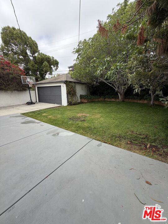 Building Photo - 9220 Monte Mar Dr
