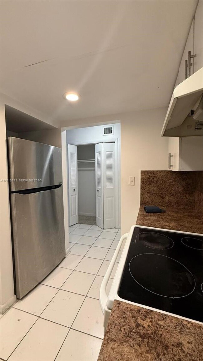 Building Photo - 6940 Miami Gardens Dr